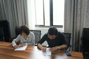 推進(jìn)幫帶結(jié)對建設(shè)，搭建成長成才大舞臺 ——房總集團(tuán)導(dǎo)師傳幫帶簽訂