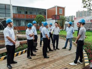 市人大常委會黨組副書記、副主任董立新一行赴市北32地塊調(diào)研大氣污