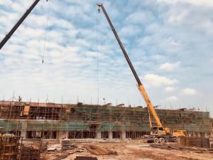 今日，PC構(gòu)件配套混凝土攪拌樓主體結(jié)構(gòu)順利結(jié)頂！